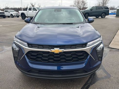 Used 2024 Chevrolet Trax LS w/ LS Convenience Package image 9