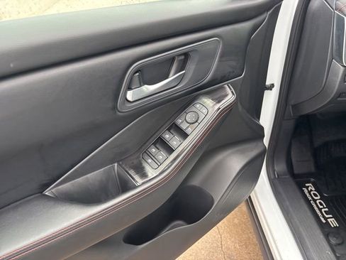 Used 2025 Nissan Rogue SV AWD/4WD image 20