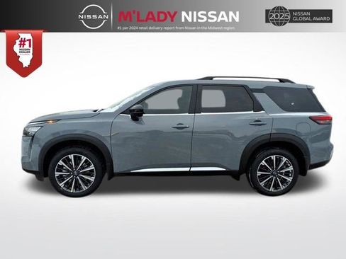 New 2026 Nissan Pathfinder Platinum image 4