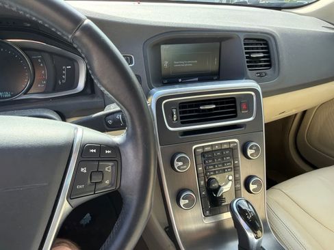 Used 2014 Volvo S60 T5 FWD image 23