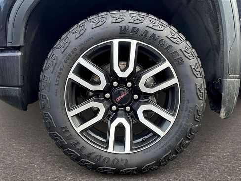 Used 2023 GMC Sierra 1500 AT4 image 25