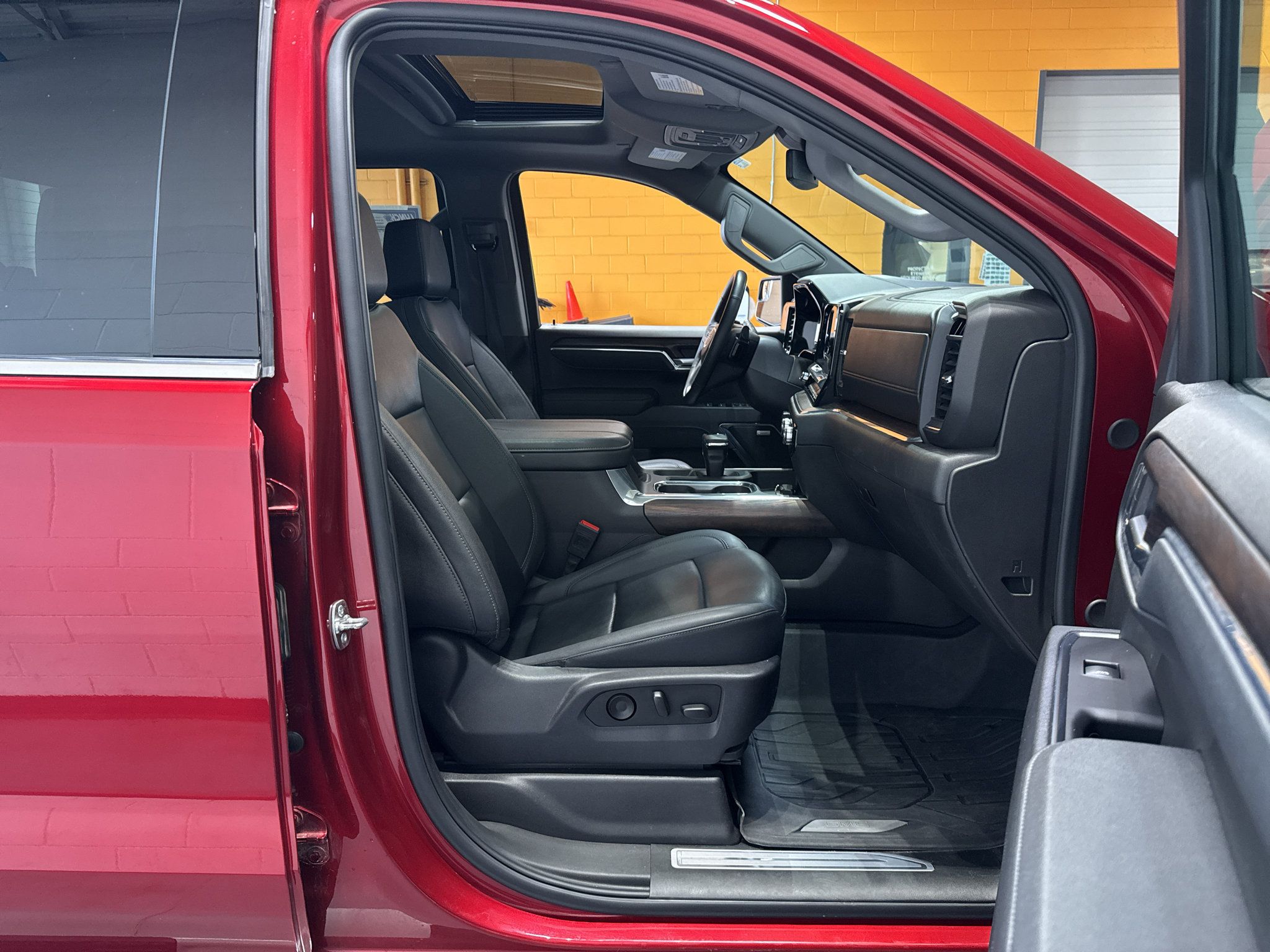 Used 2025 GMC Sierra 1500 SLT w/ SLT Premium Package AWD/4WD image 20