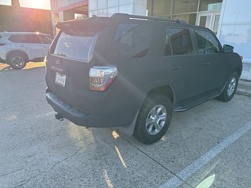 Used 2017 Toyota 4Runner SR5 Premium image 3