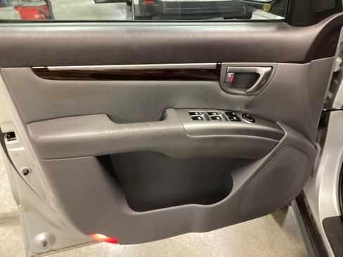 Used 2011 Hyundai Santa Fe GLS image 11