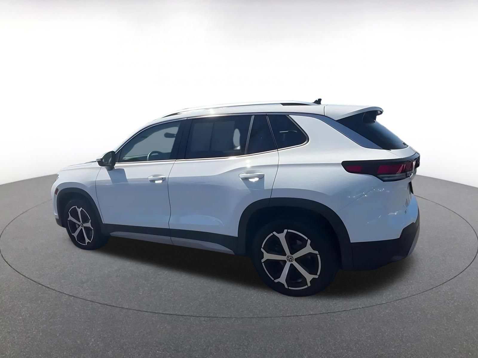 Used 2026 Volkswagen Tiguan SE AWD/4WD image 9