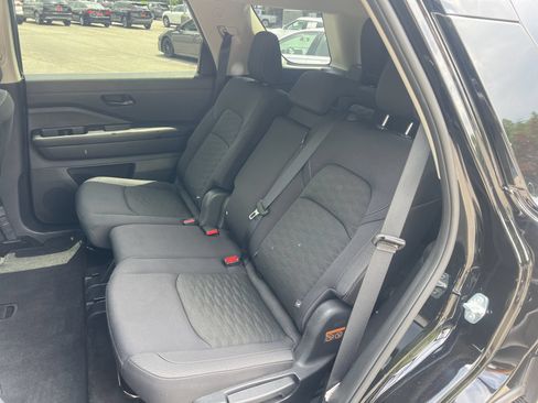 Used 2024 Nissan Pathfinder S FWD image 17