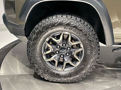 Used 2025 Chevrolet Colorado ZR2 w/ Technology Package image 18