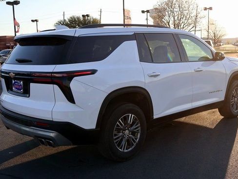 Used 2025 Chevrolet Traverse LT image 14