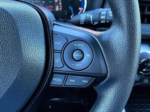 Used 2025 Toyota RAV4 XLE image 18