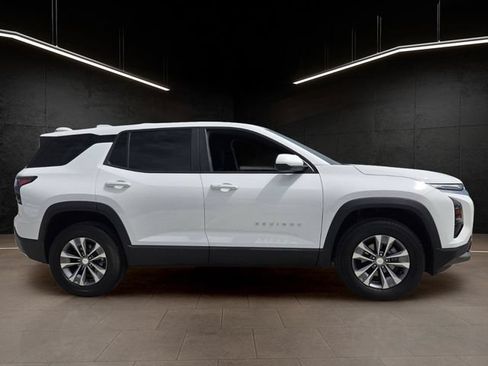 Used 2026 Chevrolet Equinox LT FWD image 8