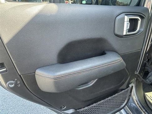 Used 2023 Jeep Gladiator Mojave w/ Cold Weather Group image 24