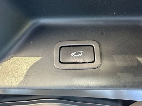 Used 2018 Land Rover Range Rover HSE image 39