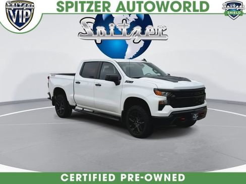 Used 2023 Chevrolet Silverado 1500 Custom Trail Boss w/ LPO, Dark Essentials Package AWD/4WD image 3