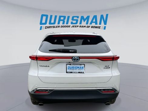 Used 2022 Toyota Venza XLE image 3