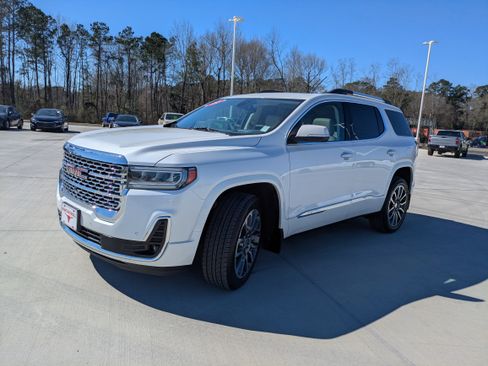 Used 2022 GMC Acadia Denali w/ Denali Ultimate Package image 3