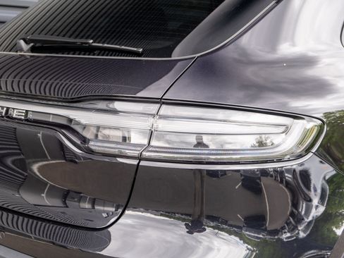 Used 2025 Porsche Macan image 39