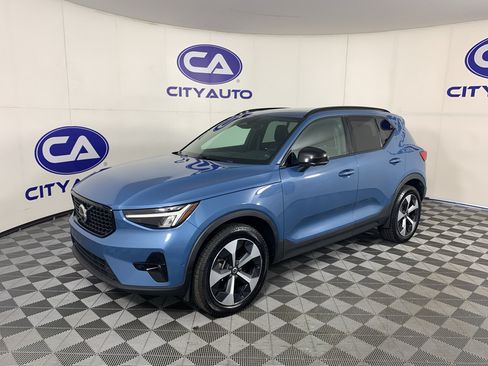 Used 2024 Volvo XC40 B5 Plus AWD/4WD image 7