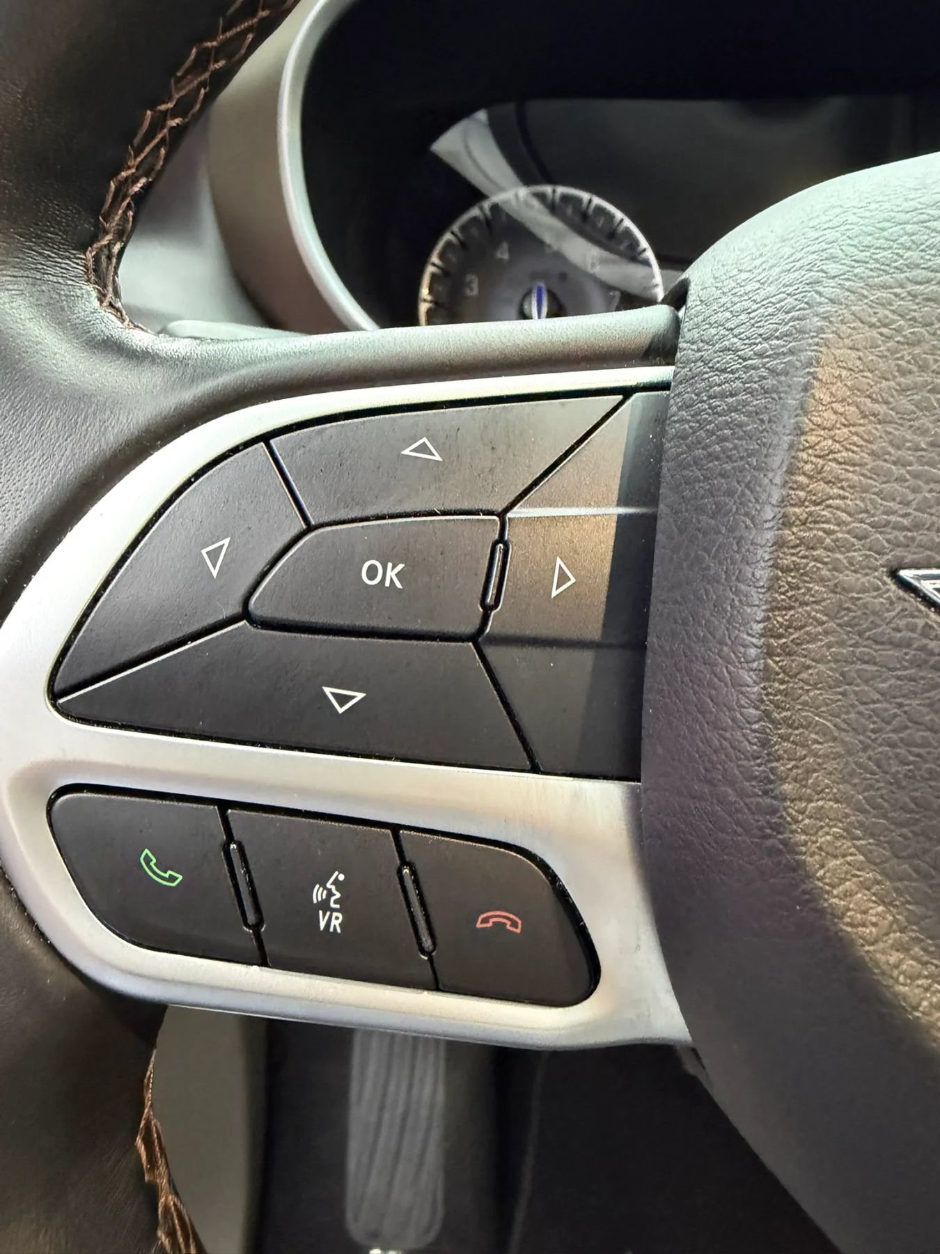 Used 2018 Chrysler Pacifica Touring-L Plus w/ Advanced Safetytec Group FWD image 17