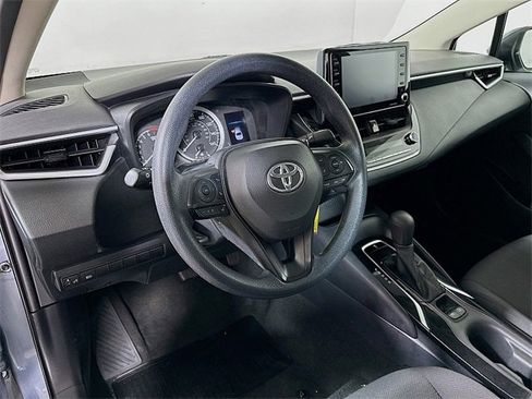 Used 2022 Toyota Corolla LE image 9