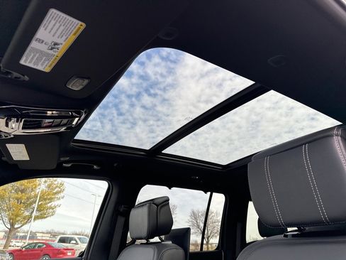 New 2026 Jeep Grand Wagoneer L Summit image 2