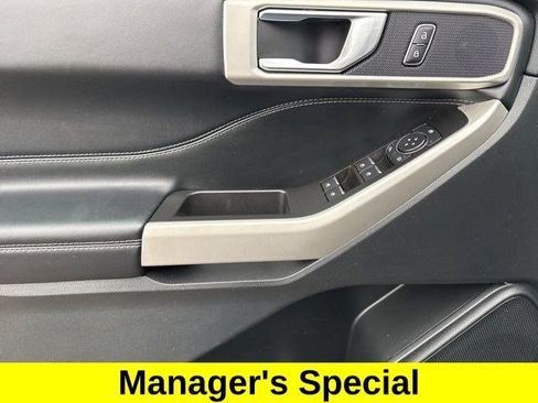 Used 2022 Ford Explorer XLT image 13