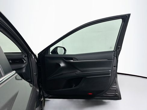 Used 2023 Toyota Camry SE image 30