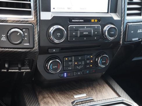 Used 2018 Ford F250 Lariat w/ Lariat Ultimate Package AWD/4WD image 18