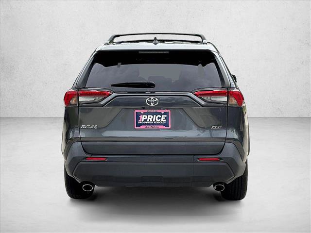 Used 2021 Toyota RAV4 XLE w/ Convenience Package FWD image 4