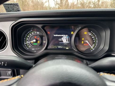 Used 2024 Jeep Wrangler Unlimited image 28