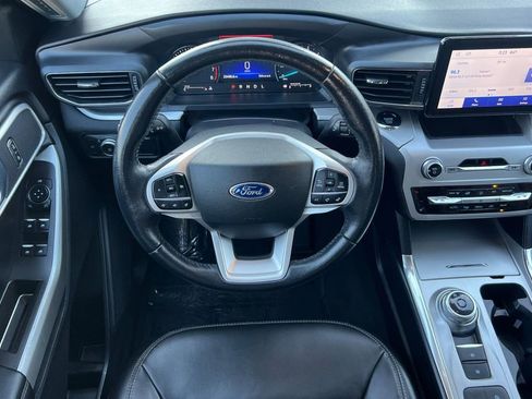 Certified 2022 Ford Explorer XLT w/ Equipment Group 202A image 15