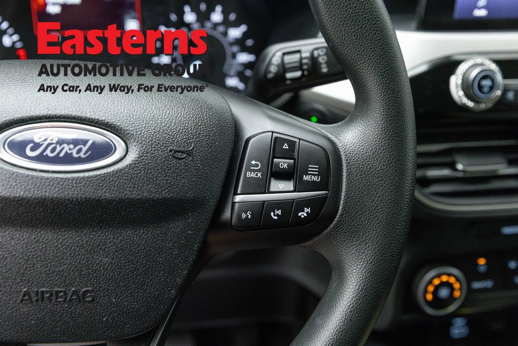 Used 2022 Ford Escape SE FWD image 17