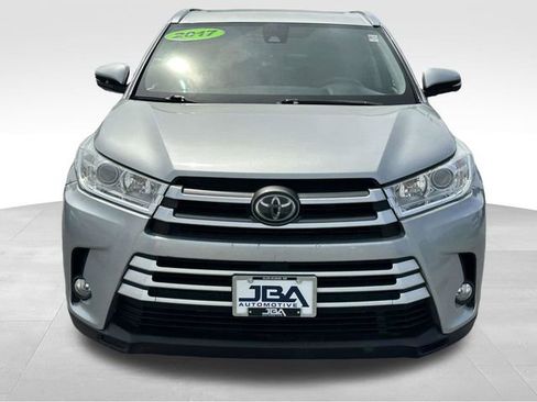 Used 2017 Toyota Highlander AWD V6 image 22