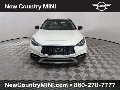 Used 2018 INFINITI QX30 Premium w/ Navigation Package image 2