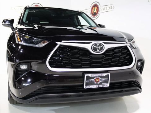 Used 2021 Toyota Highlander XLE image 21