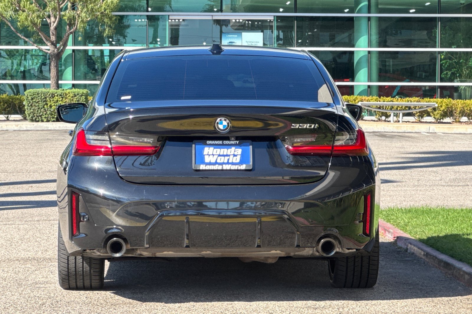 Used 2023 BMW 330i Sedan w/ M Sport Package RWD image 5
