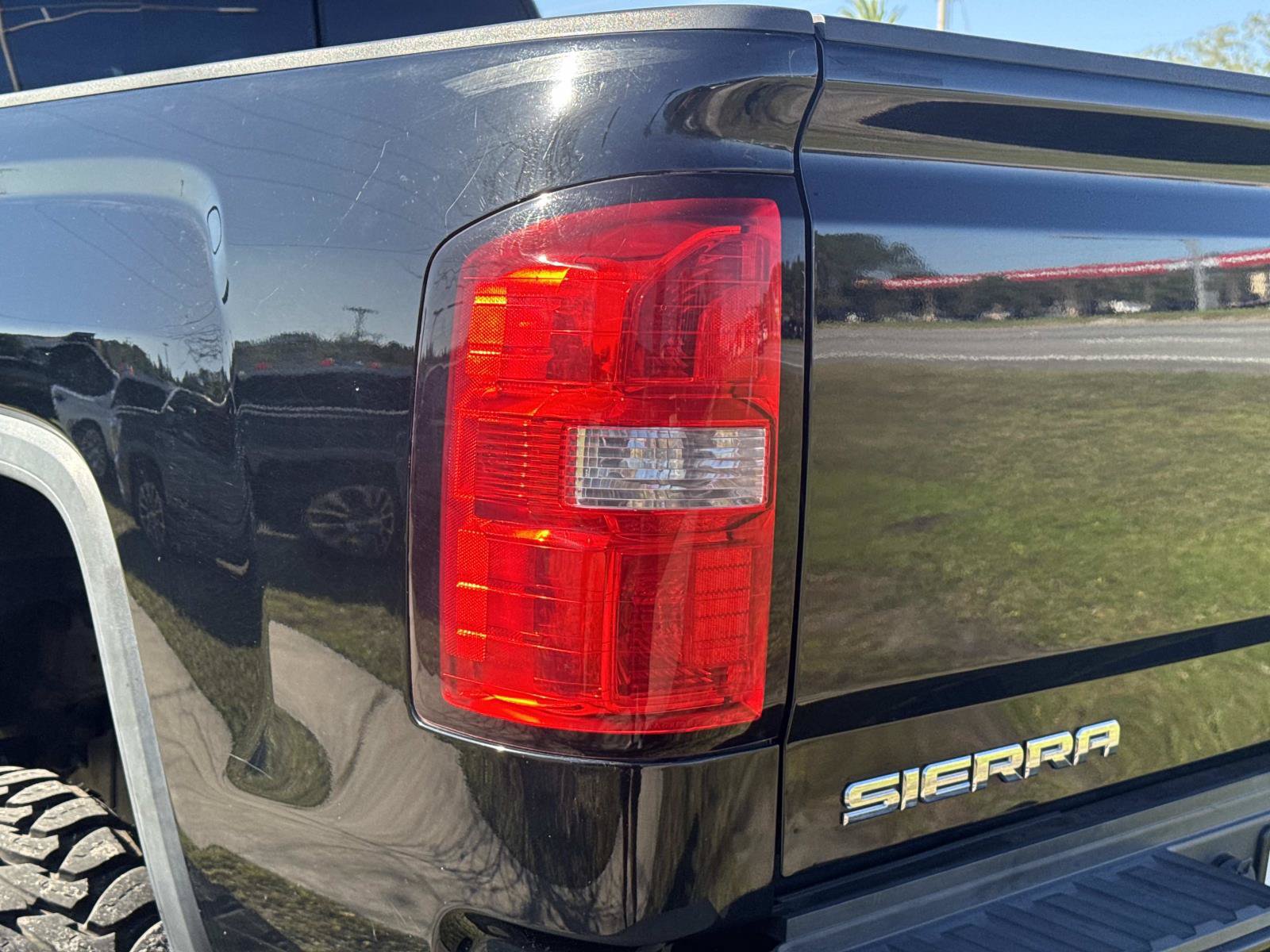 Used 2017 GMC Sierra 2500 Denali w/ Duramax Plus Package AWD/4WD image 10