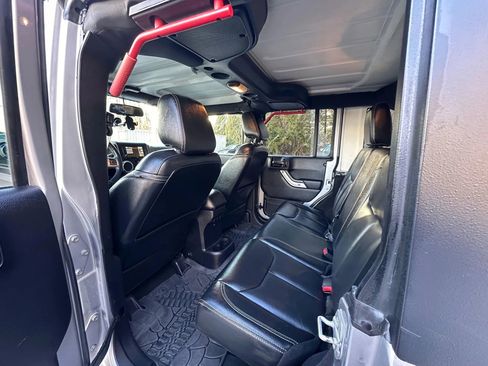 Used 2016 Jeep Wrangler Unlimited Rubicon image 11