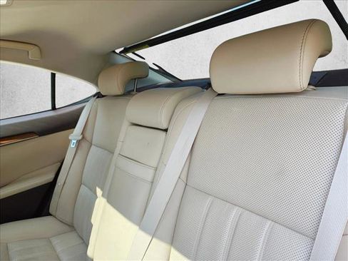 Used 2016 Lexus ES 350 w/ Luxury Package w/Wood Trim FWD image 19