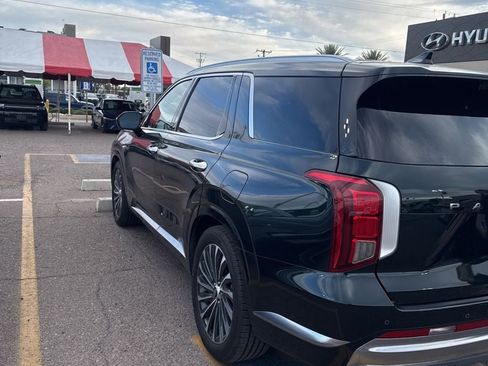 Used 2023 Hyundai Palisade Calligraphy image 5