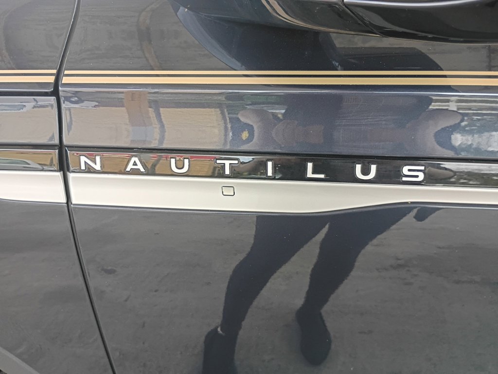 Used 2024 Lincoln Nautilus Premier w/ Equipment Group 102A AWD/4WD image 31