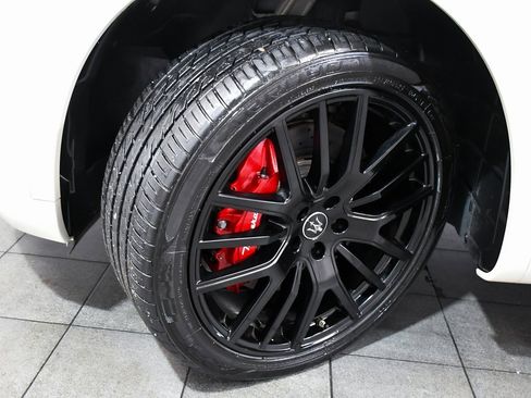 Used 2022 Maserati Levante Modena image 7