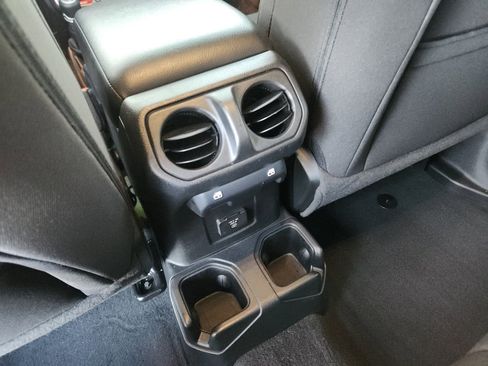 Used 2023 Jeep Gladiator Rubicon w/ Cold Weather Group image 33