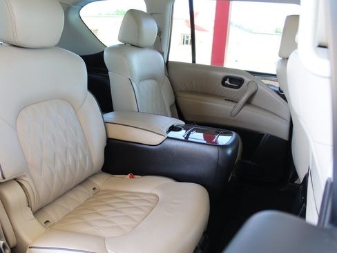 Used 2023 Nissan Armada Platinum w/ Captain's Chairs Package RWD image 18