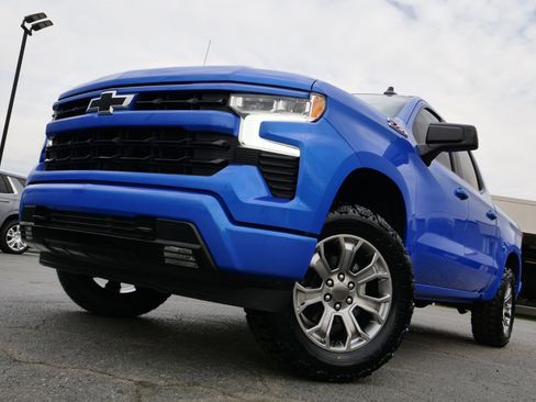 Used 2025 Chevrolet Silverado 1500 RST AWD/4WD image 9