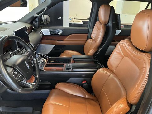 Used 2020 Lincoln Navigator Reserve w/ Luxury Package image 17