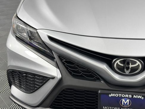 Used 2024 Toyota Camry SE FWD image 3