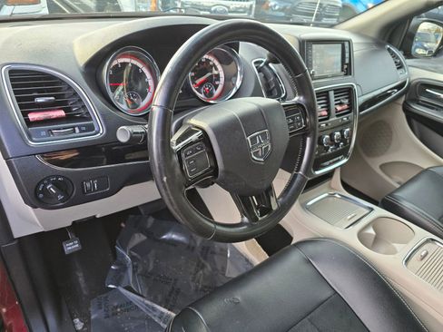Used 2019 Dodge Grand Caravan SXT image 14