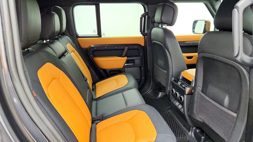 Used 2024 Land Rover Defender 110 X-Dynamic SE AWD/4WD image 24