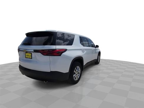 Used 2023 Chevrolet Traverse LS w/ Safety Package FWD image 8