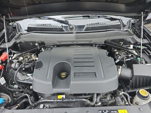 Used 2025 Land Rover Defender 110 X-Dynamic SE AWD/4WD image 29